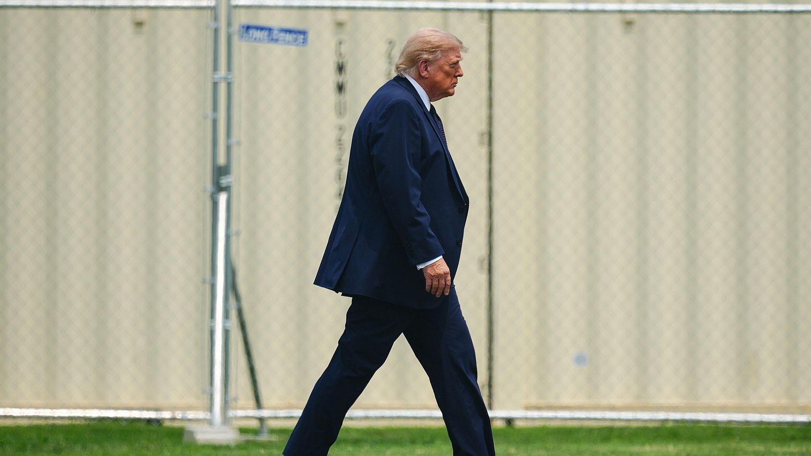 Trump critica el sistema electoral estadounidense y siembra dudasde casa a las elecciones de medio mandato