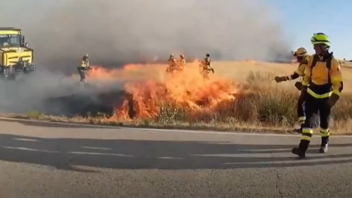 Telediario 2 - Once pueblos desalojados en Guadalajara por el fuego