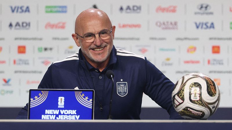 Luis de la Fuente: "Yo firmaría llegar siempre a una final del campeonato del mundo y perderlo." | Ver vídeo