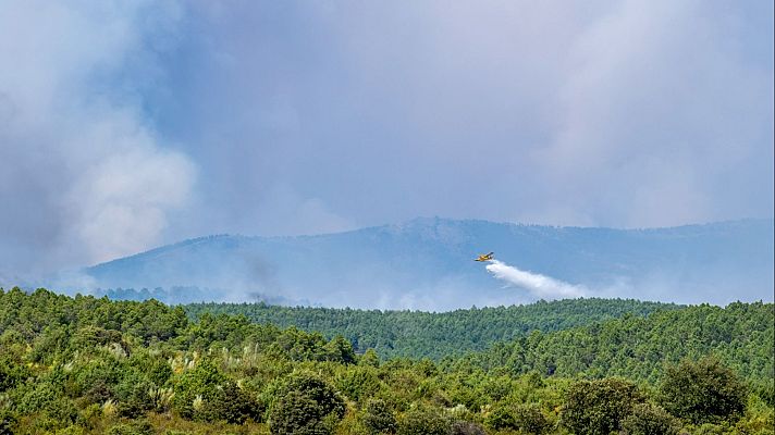  - El incendio de La Mierla ya afecta a 5.500 hectáreas y obliga a evacuar 16 localidades