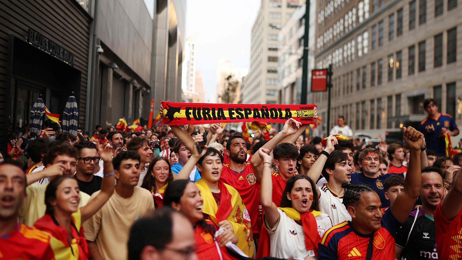 Las aficiones de España y Argentina se vuelcan con la final | Ver