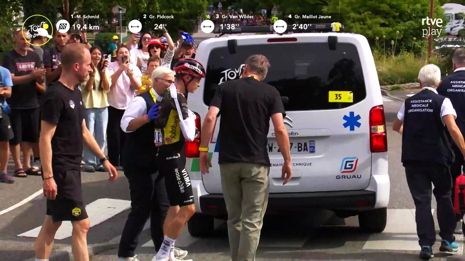 Vingegaard sufre una caída en el Tour de Francia y se va en ambulancia - Tour de Francia | Ver