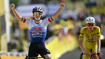 Evenepoel se cuela en el festival del UAE en el Plateau de Solaison tras el abandono de Vingegaard