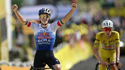 Evenepoel chafa el festival del UAE en el Plateau de Solaison despu�s de la ca�da de Vingegaard