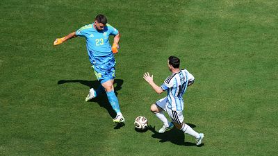 Despeje de Unai Simón en el minuto 5 del España - Argentina (0-0) | Mundial 2026