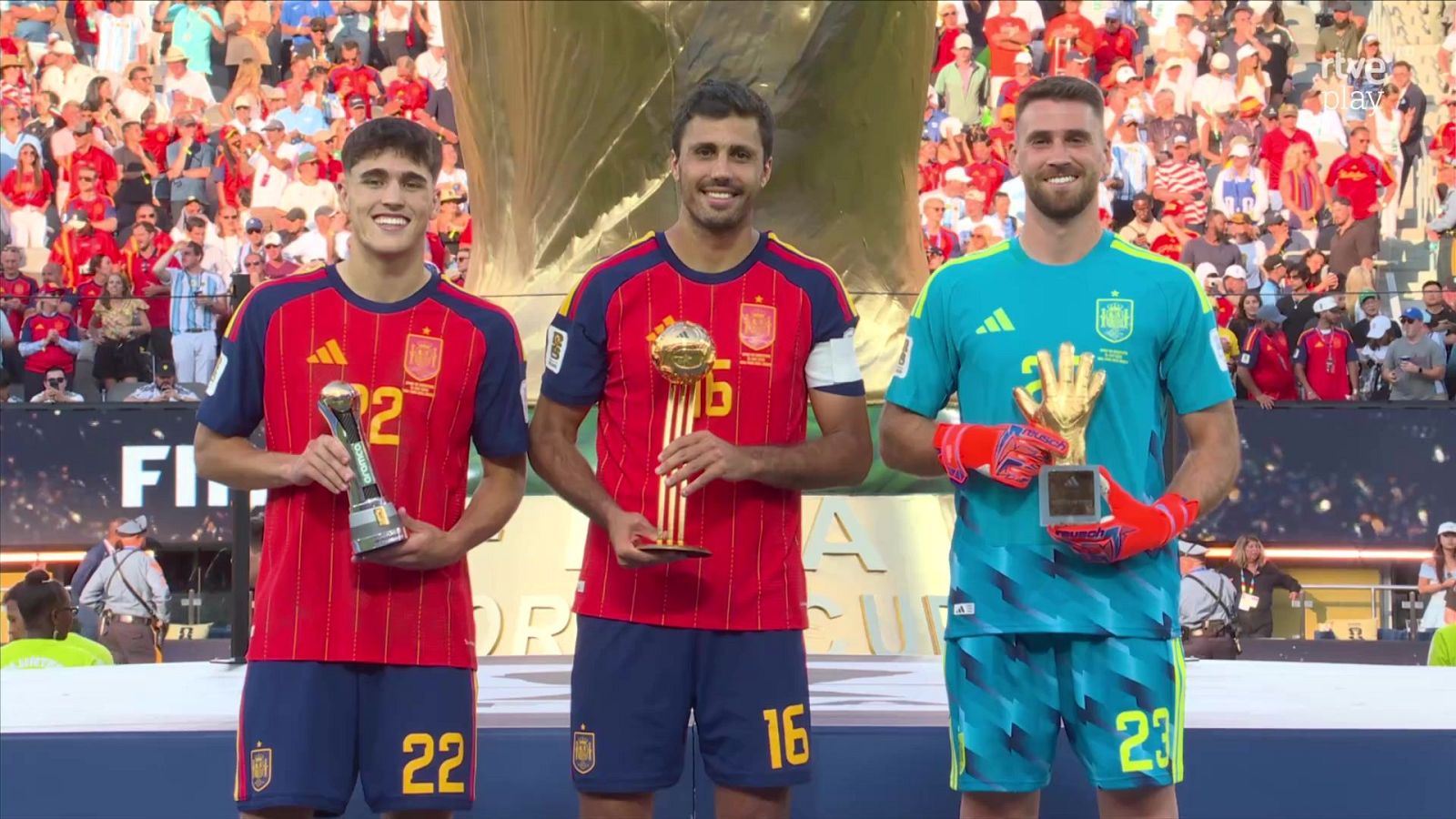 Rodrigo Hernández es nombrado mejor jugador del Mundial | Ver vídeo