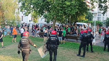 La Ertzaintza detiene a cuatro personas e investiga a siete por agredir e insultar a aficionados de la selección española