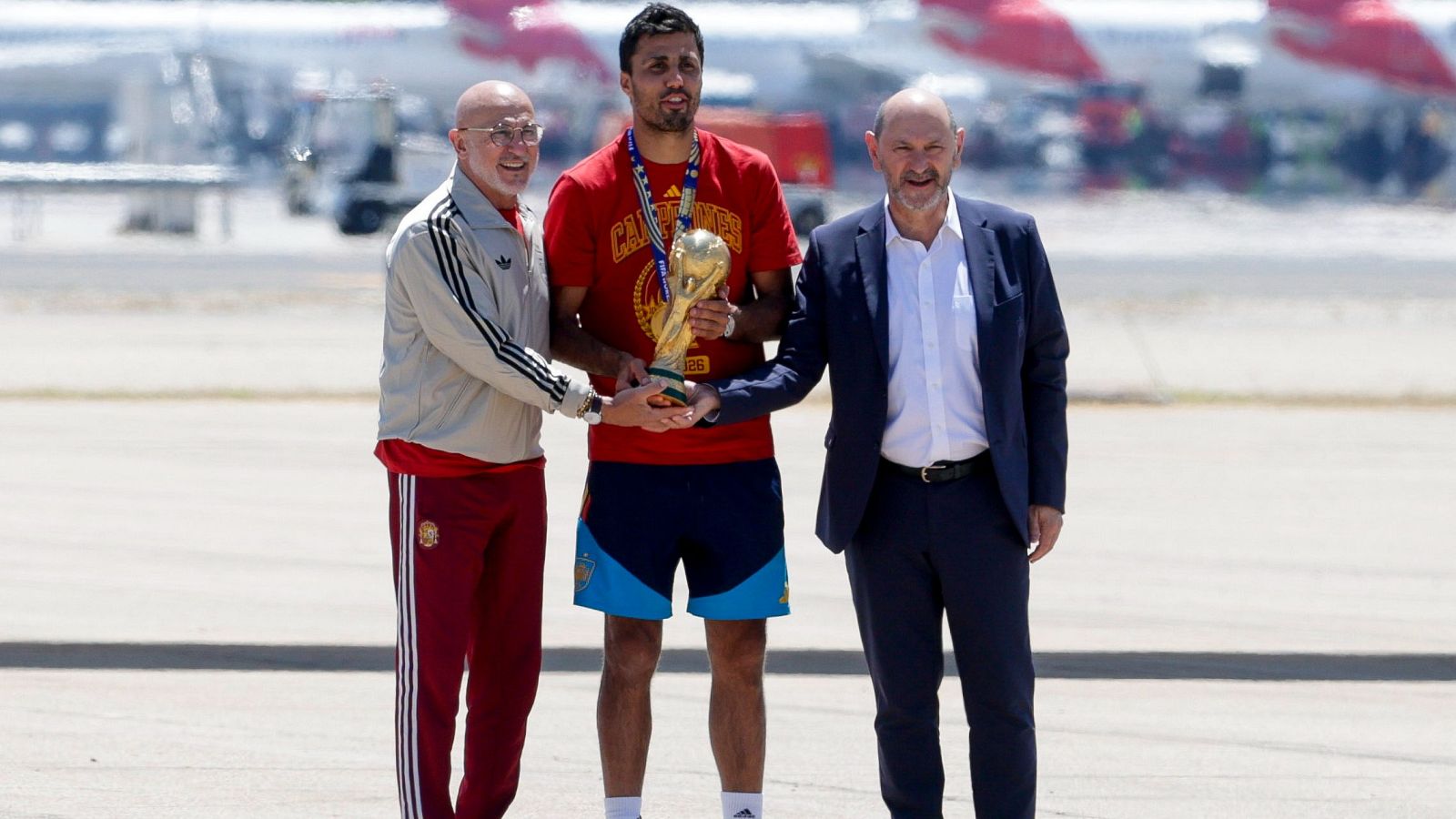 La selección española llega a España con la Copa del Mundo | Ver
