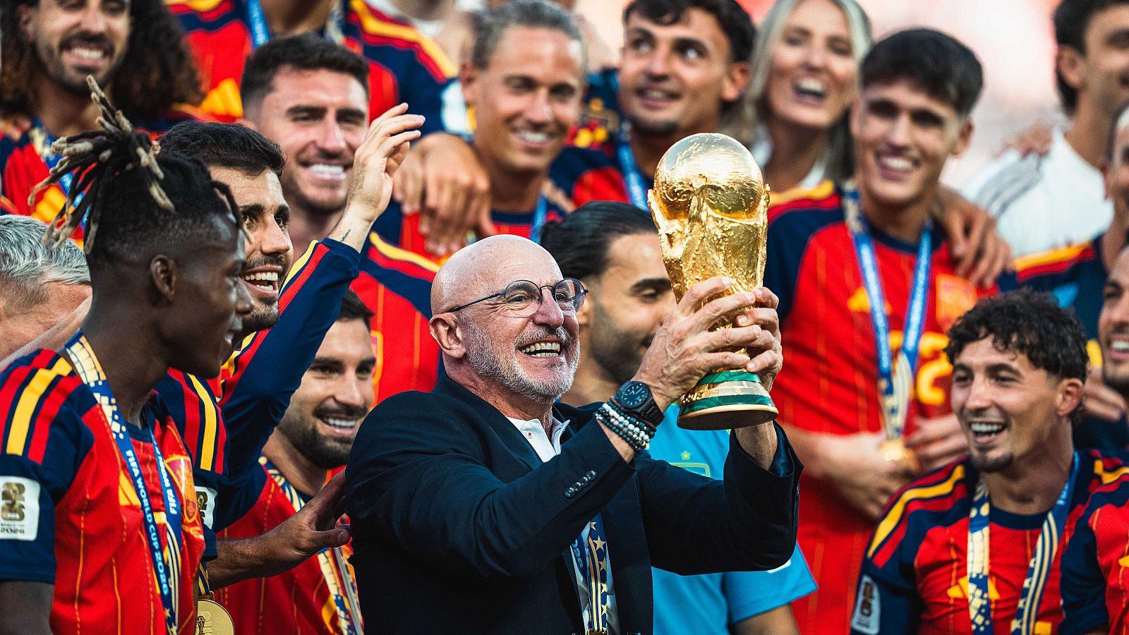 Luis de la Fuente tenía claro el objetivo: crear un equipo que fuera como una familia | Ver ahora