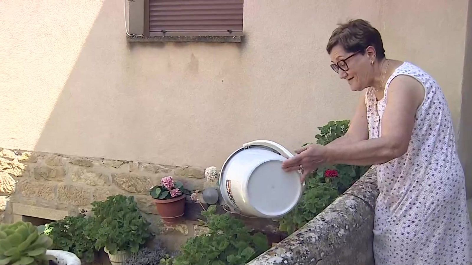 Vuelven a sus casas los vecinos desalojados del incendio de Cinco Villas - Noticias Aragón | Ver