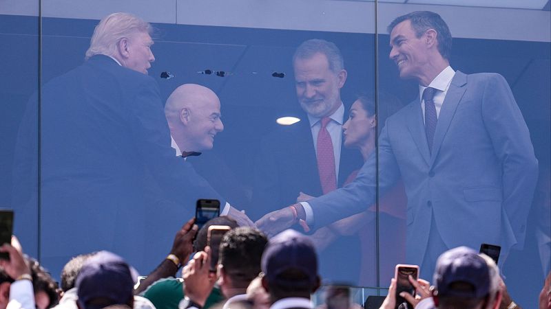 El palco del 'alto voltaje' de la final del mundial - Telediario 1 | Ver