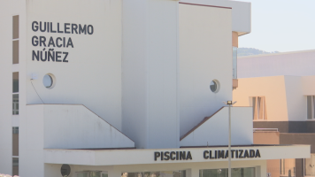 La piscina climatizada de la Ciudad Deportiva de Cáceres ya lleva el nombre del campeón paralímpico Guillermo Gracia