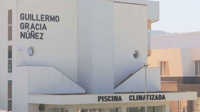 Guillermo Gracia da nombre a la piscina climatizada de la Ciudad Deportiva de Cáceres - Noticias de Extremadura | Ver