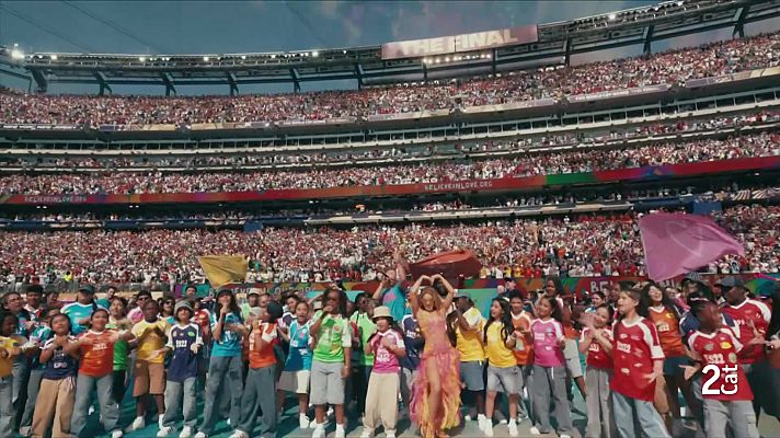 L'Informatiu - Històric show de la final del Mundial amb 11 minuts d'actuacions musicals