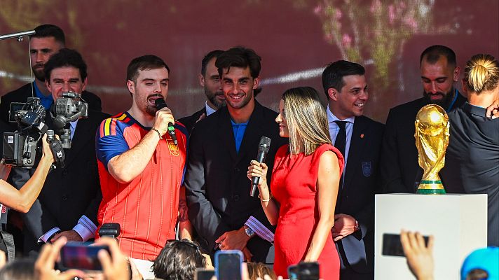 Ibai junto a la selección española en La Moncloa
