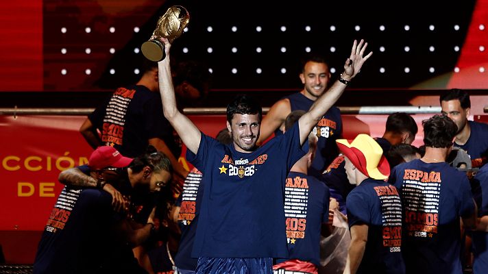 Copa Mundial de la FIFA 2026 - El pasillo de la selección a Rodri en Cibeles: "Todo lo que pasa por sus pies se convierte en oro"