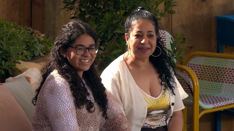 El amor de Eliana y Grace Kelly desborda a Platón - Dog House | Ver