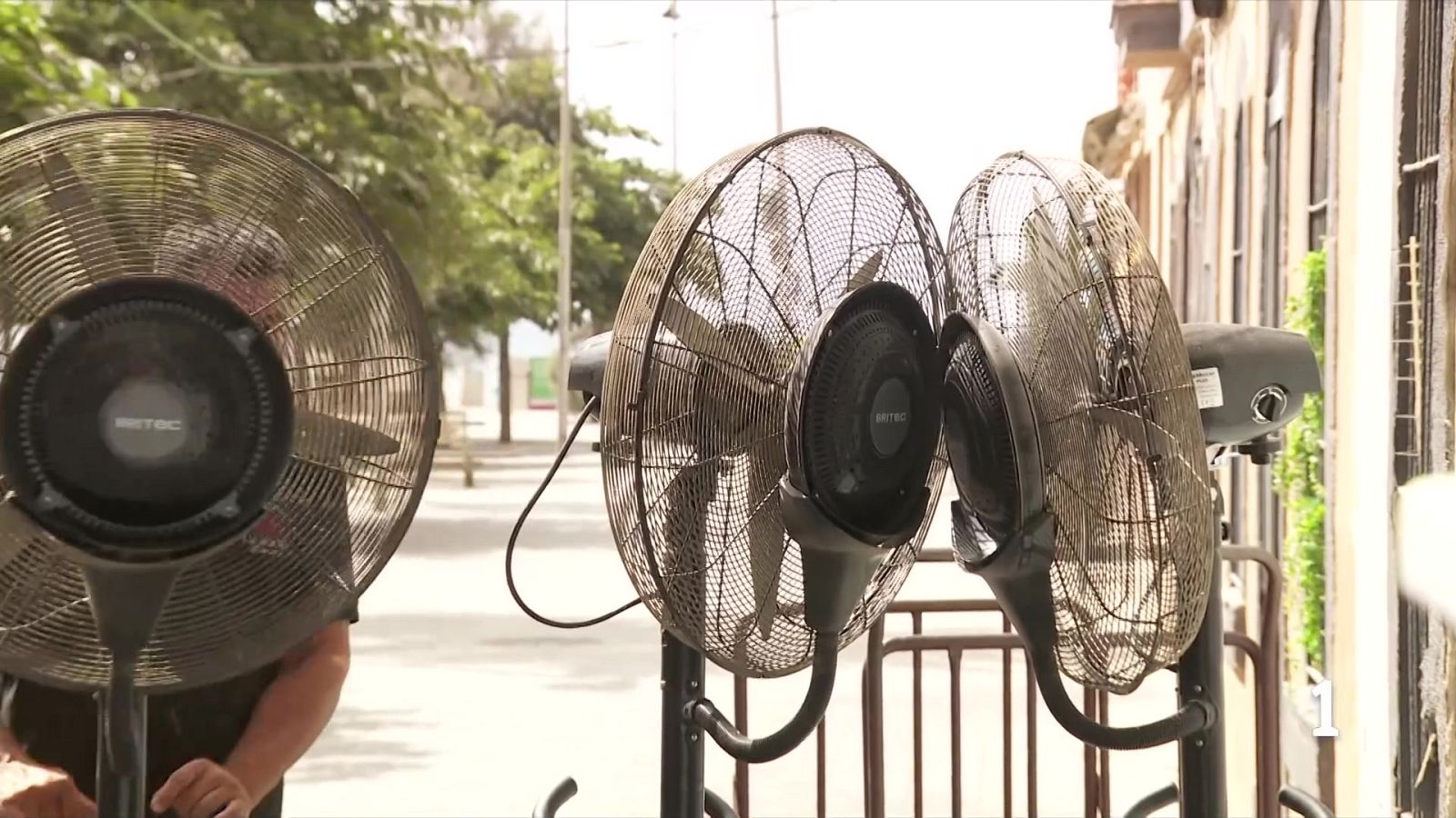 La mínima a la capital catalana és de 24 graus, mentre que a Lleida la temperatura mitjana és de 30