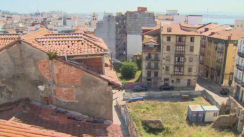 Nuevos derribos en el barrio del Cabildo: Los inmuebles han sido declarados "en ruina" - TeleCantabria | Ver