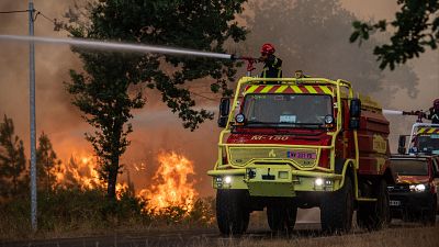 Los incendios en el sur de Francia avanzan sin freno hacia Burdeos: 98.000 hect�reas quemadas y casi 200.000 evacuados