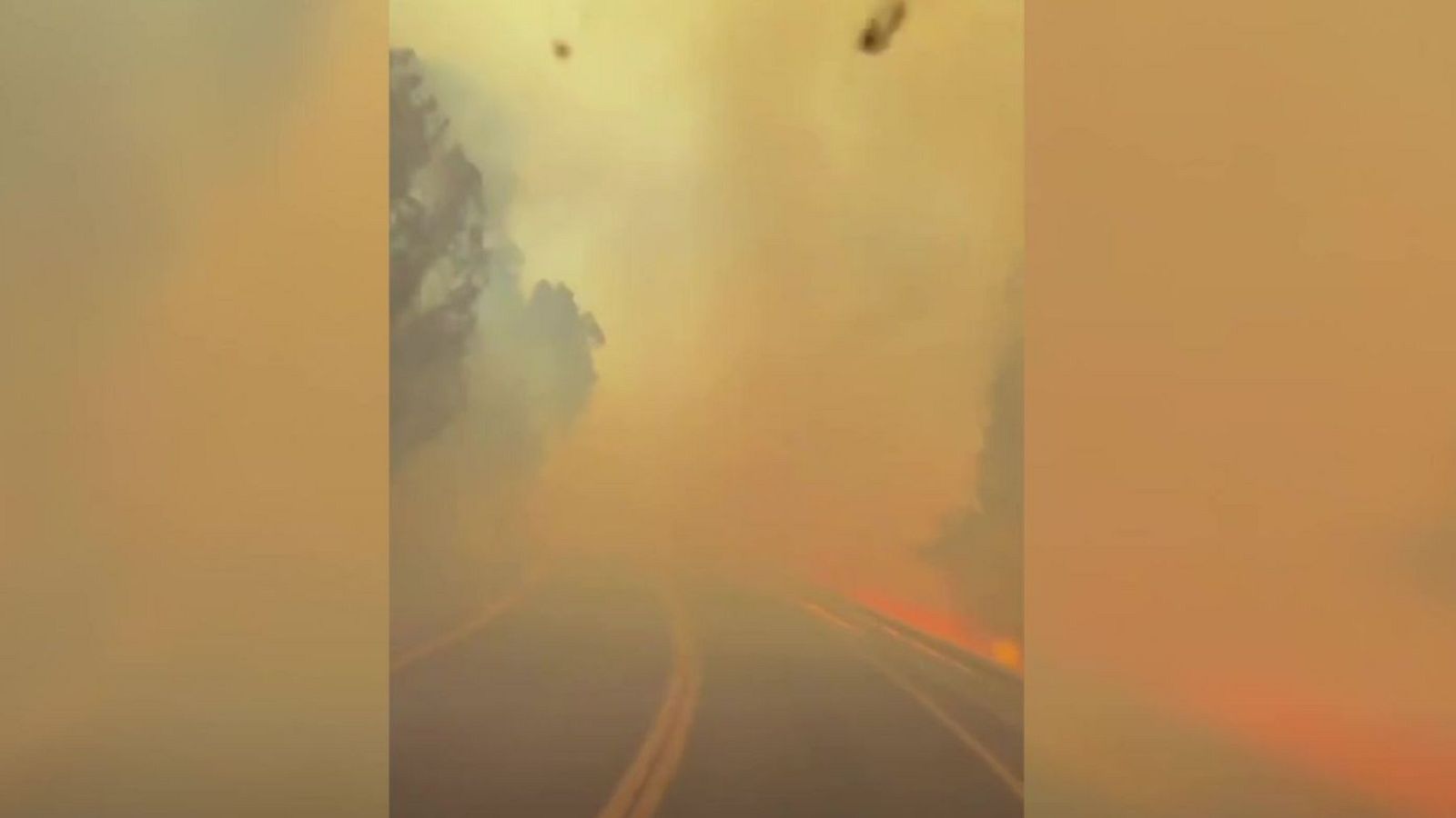Bomberos circulan en medio de las llamas: "Dale pero sin parar" - Fin de semana 24h | Ver
