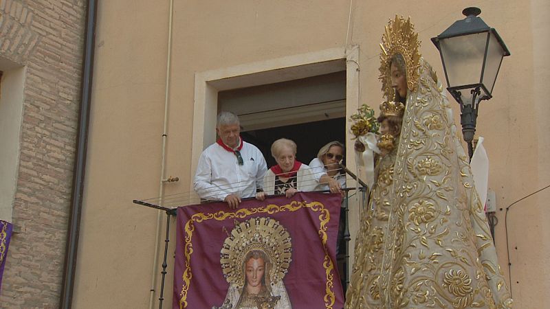 Los tudelanos se vuelcan con la procesión de Santa Ana - Telenavarra | Ver