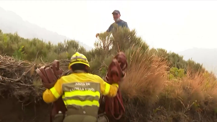 Telediario 1 - Los equipos de extinción logran controlar el incendio en el valle del Tiétar