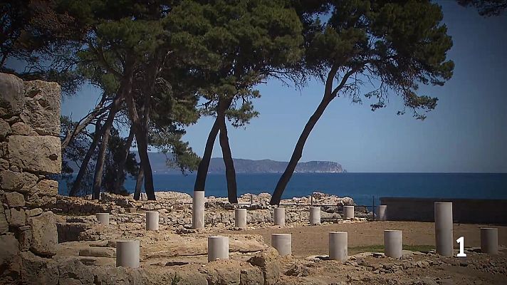 L'Informatiu - 'Els mals morts', d’Elisabeth Anglarill, desenterra els secrets que amaga el jaciment d’Empúries