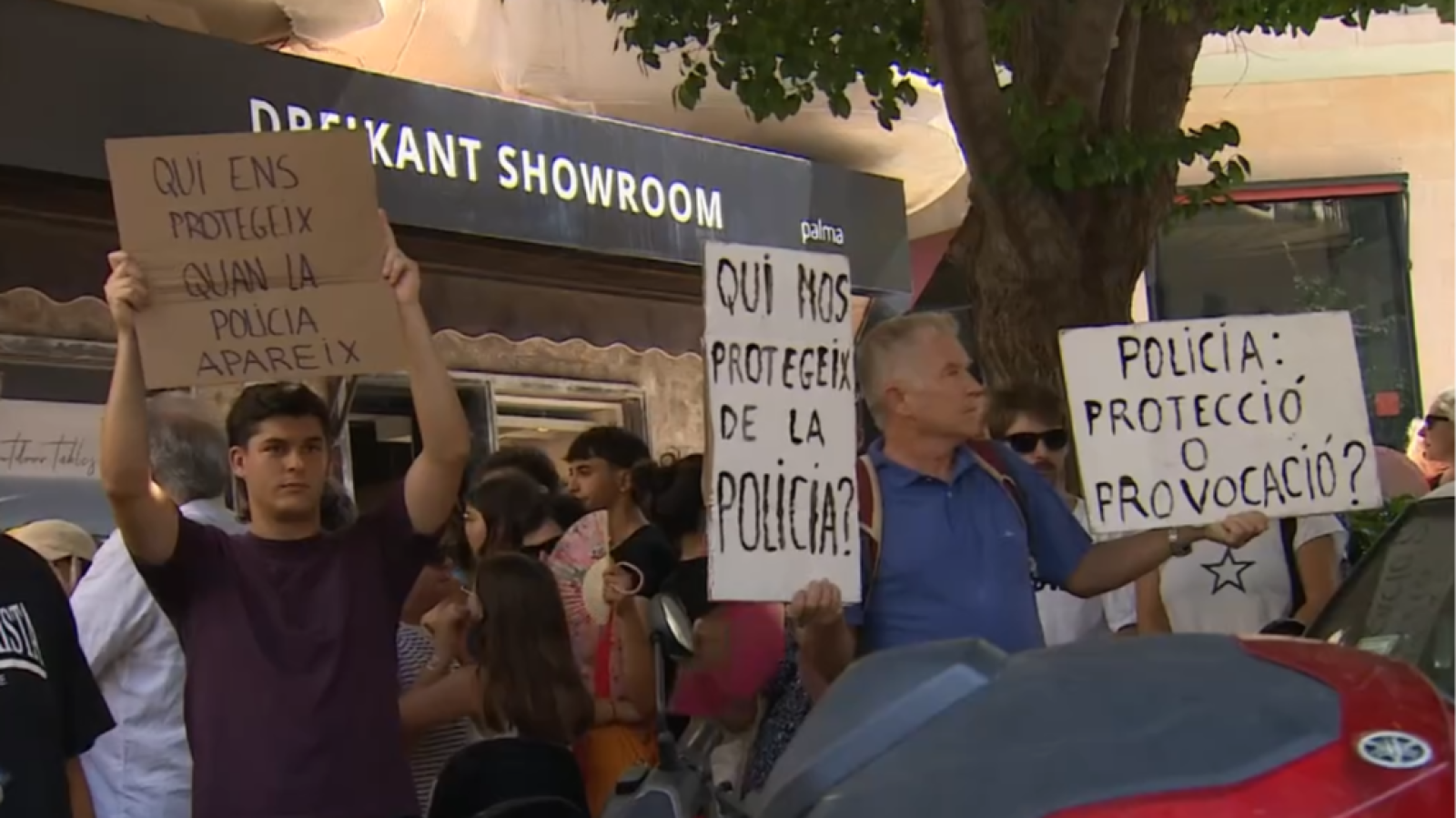 Protesta contra les càrregues policials