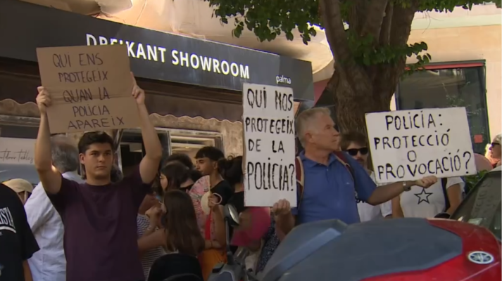 Informatiu Balear - Protesta contra les càrregues policials