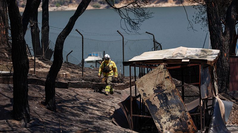 El fuego da una tregua en Madrid y Ávila, pero las próximas 12 horas serán decisivas - Telediario 1 | Ver