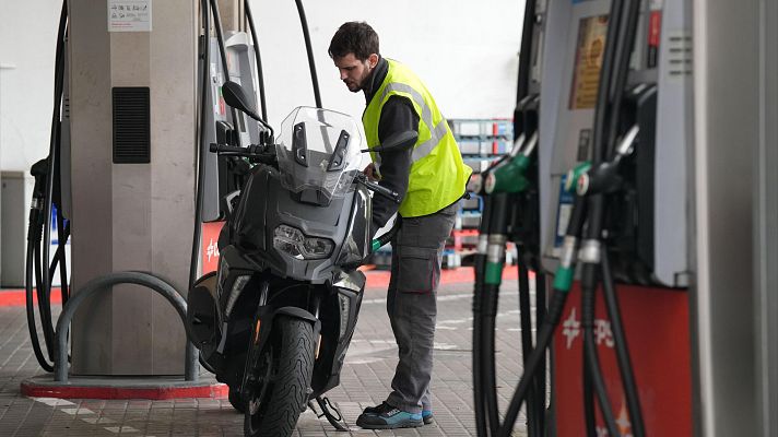Telediario 1 - La incertidumbre por la guerra de Irán dispara el precio de la gasolina