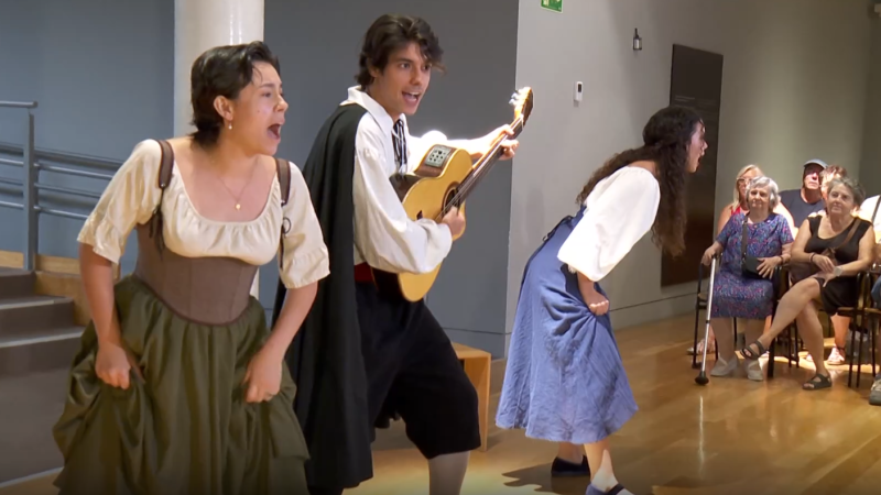 La compañía teatral La Jalea lleva clásicos del teatro a los museos - Telediario 1 | Ver