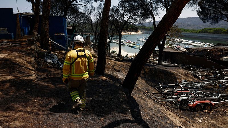 Afectados por el incendio de Madrid, a la espera de ayudas y cobertura de seguros | Ver