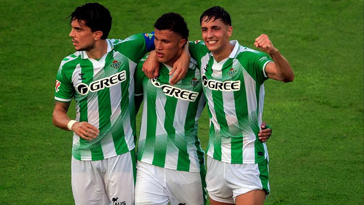 Fútbol - Resumen y goles del Betis - Olympique de Lyon del Trofeo Ciudad de La Línea (amistoso)