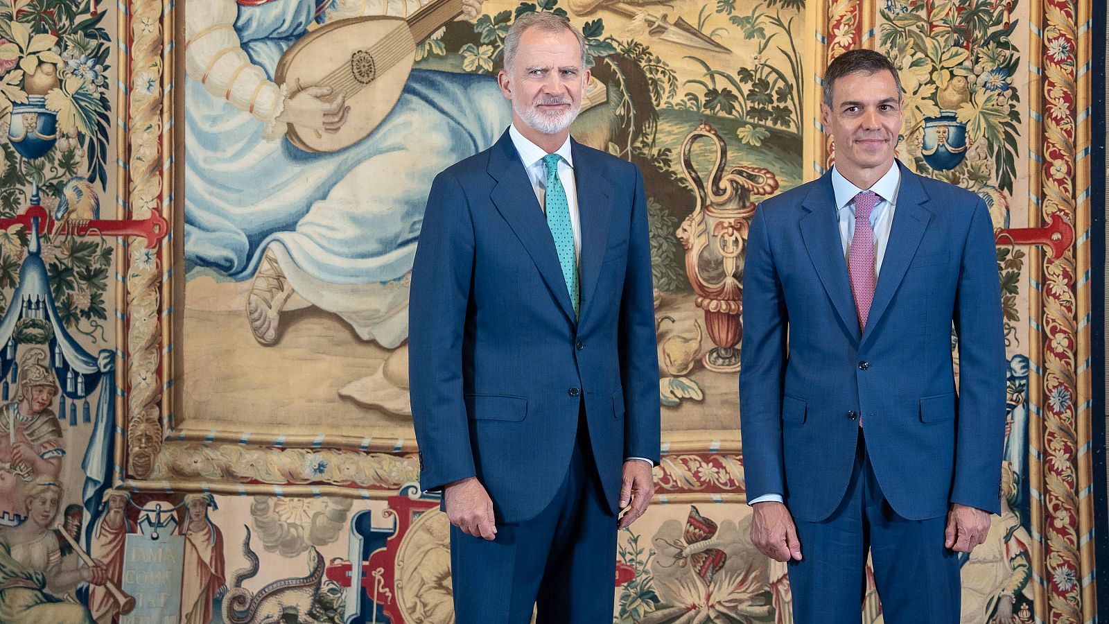Los incendios y la situación internacional marcan el despacho de verano entre Felipe VI y Sánchez - Telediario 2 | Ver