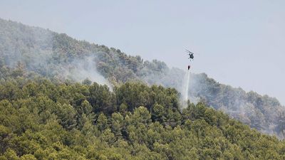 El incendio de Vall d'Uix� entra en su sexto d�a perimetrado tras calcinar 9.600 hect�reas en Castell�n