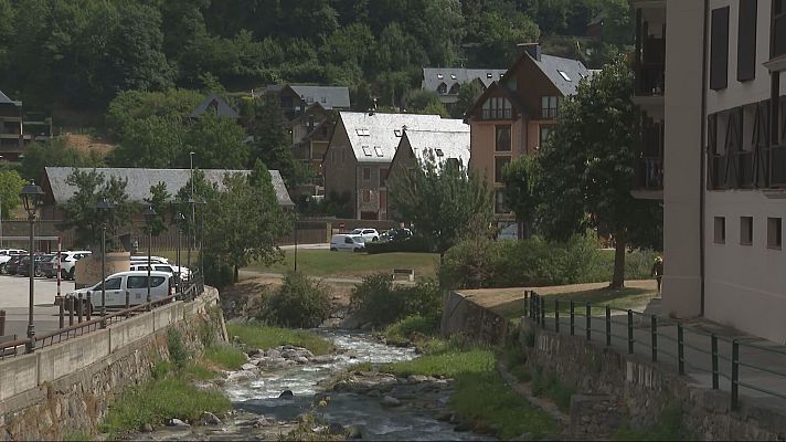 L'Informatiu - El Pirineu viu una calorada inèdita amb més de 20 graus a la nit a Vielha