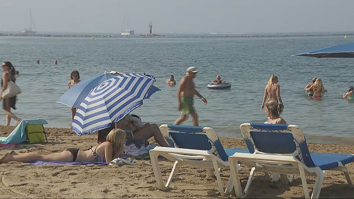 L'Informatiu - Fa sis setmanes que la temperatura del mar no baixa de 25 °C