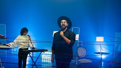 El ático de Ayuso ya tiene canción en el Universo de 'El perro andaluz'