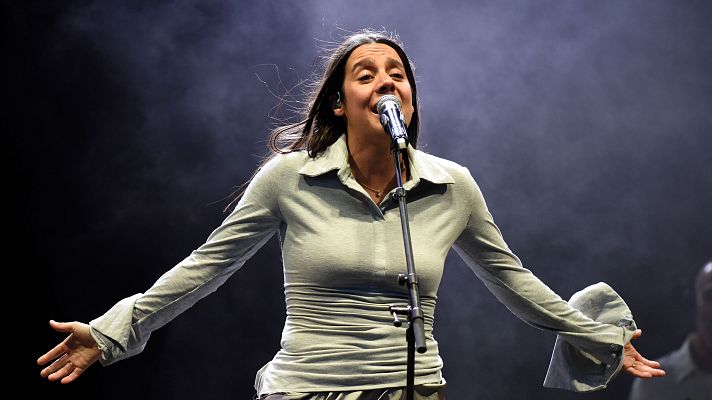 Telediario 2 - Valeria Castro continúa haciendo "reír, llorar y sentir" con su gira
