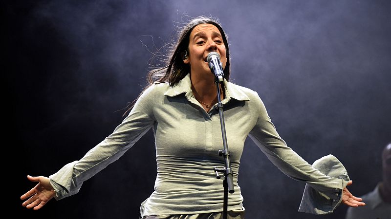 Valeria Castro continúa haciendo "reír, llorar y sentir" con su gira