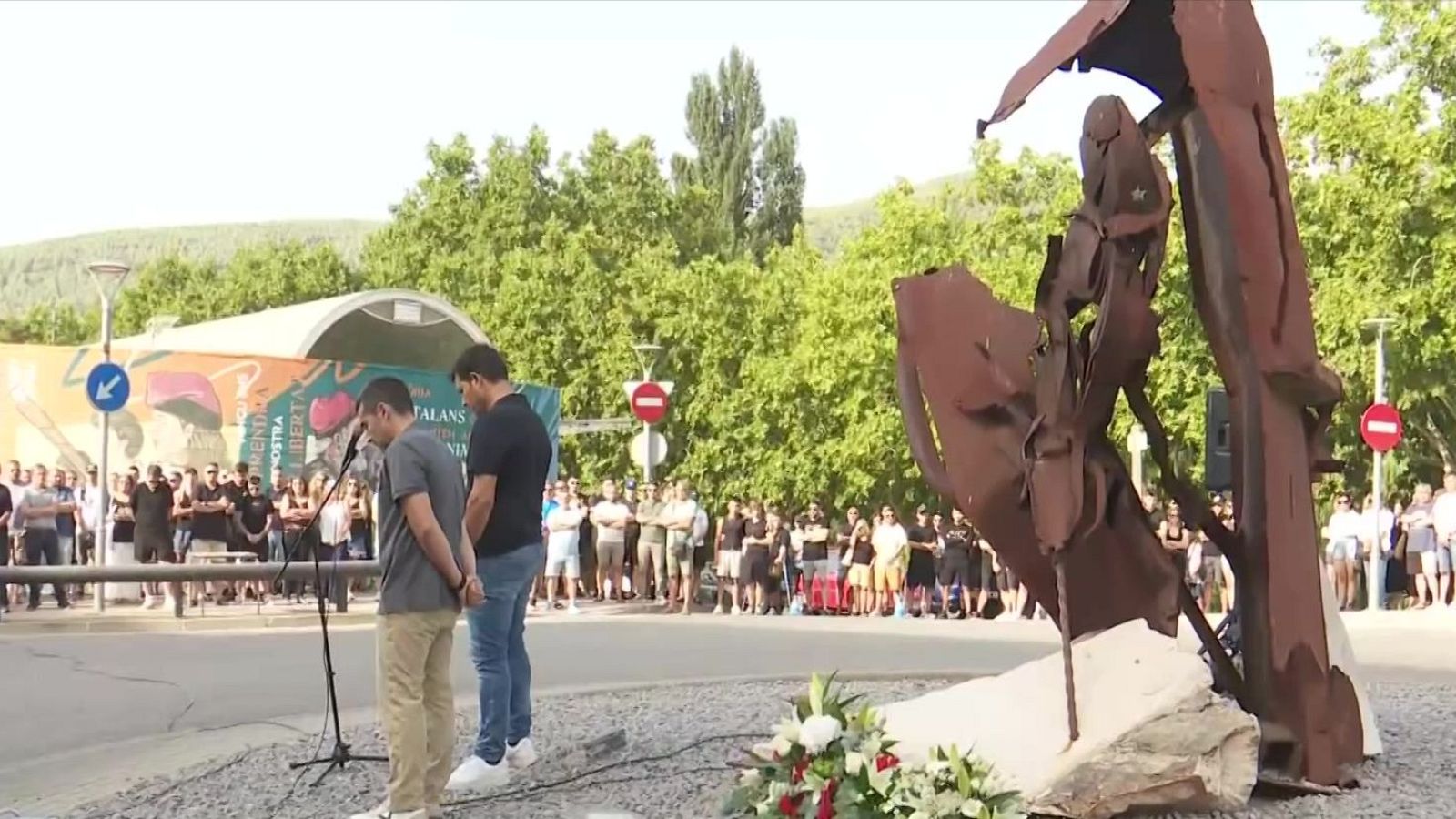 Minut de silenci a Súria pel jove mort a la mina de Cabanasses - L'Informatiu | Veure