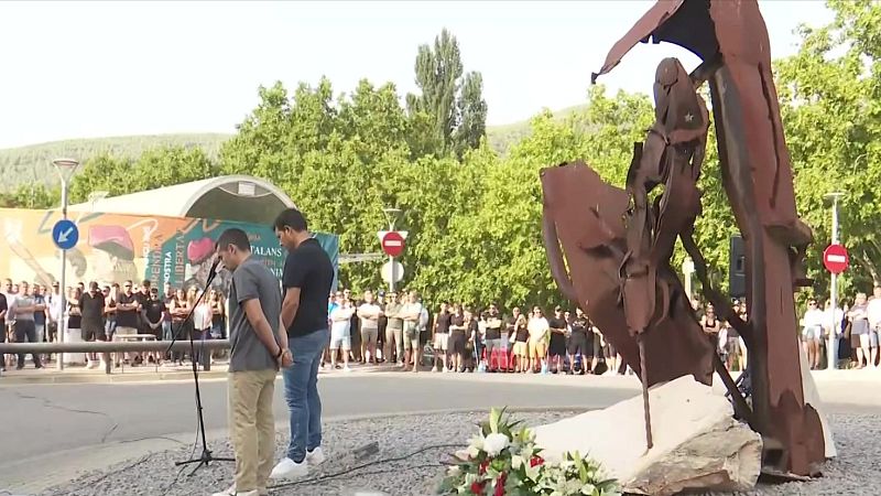 Minut de silenci a Súria pel jove mort a la mina de Cabanasses - L'Informatiu | Veure