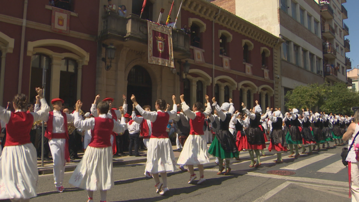 Telenavarra - Estella inicia sus fiestas con un cohete inclusivo
