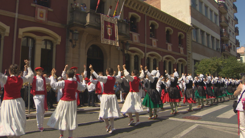 Estella inicia sus fiestas con un cohete inclusivo - Telenavarra | Ver