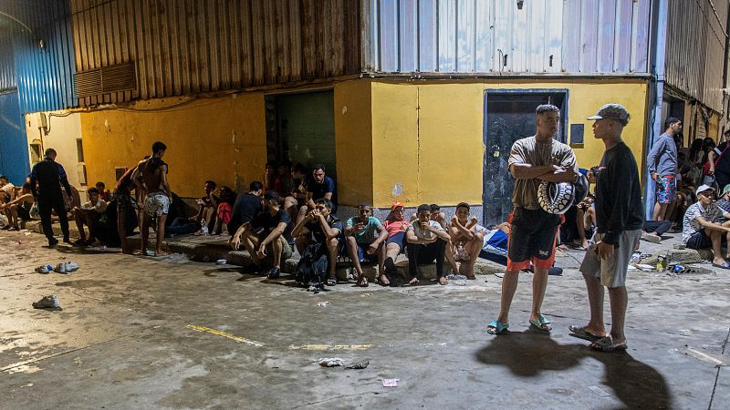 Miles de migrantes vagan por Ceuta en medio del caos: "Queremos una vida mejor que en Marruecos"