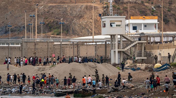 Telediario 2 - Regresan a Marruecos la gran mayoría de los inmigrantes llegados masivamente a Ceuta
