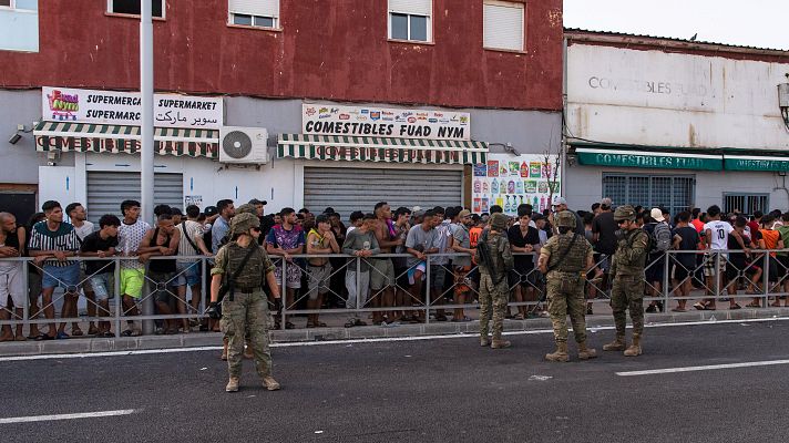 Telediario 2 - El ejercito se despliega en Ceuta para ayudar a controlar la situación y contener disturbios