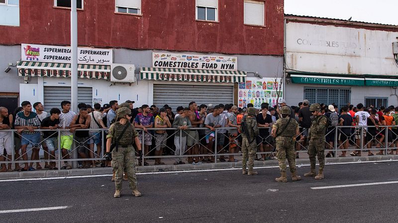 El ejercito se despliega en Ceuta para ayudar a controlar la situación | Ver